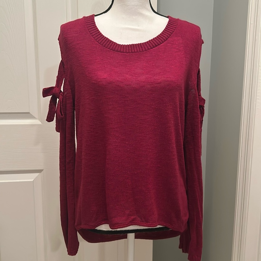 EXPRESS sweater with cut out sleeves with ties. Size medium.